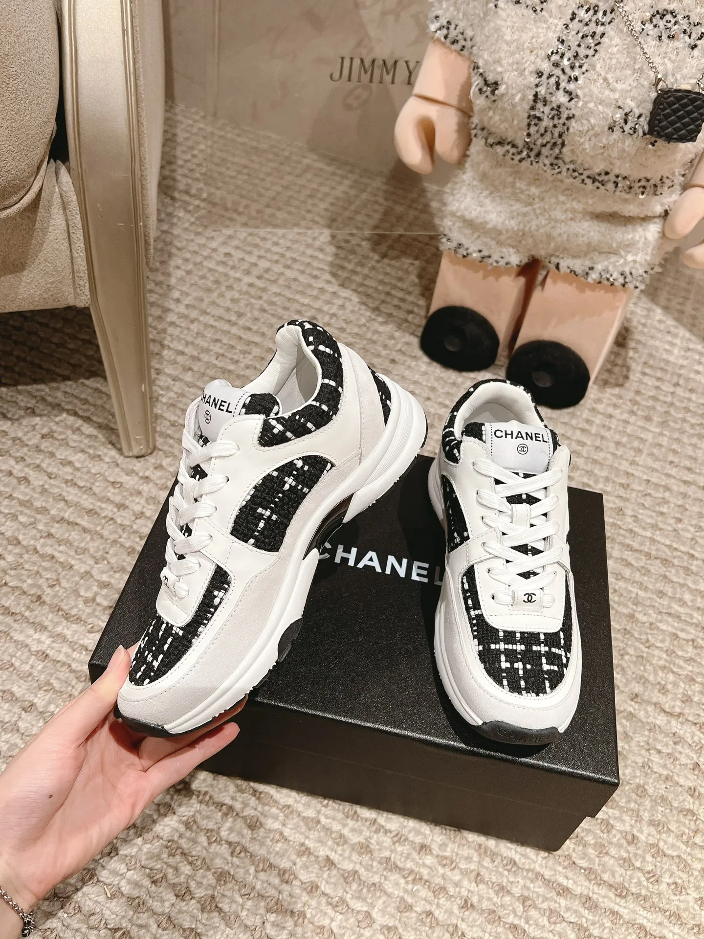👟👟Ex-factory price 560👟👟 Men’s size +10, women’s size: 35-41#, men’s size: 39/45# The most popular product in 2024, the Chanel colored fabric series, is on sale now! Buy a 1:1 replica of the original. Every stitch and thread is of high standard. Regardless of the shape, comfort, materials, workmanship, and packaging, we have put in all the effort! Maybe we are not the cheapest on the market, but we are definitely the most cost-effective! Major celebrities and internet celebrities are rushing to buy them! You definitely deserve it!
